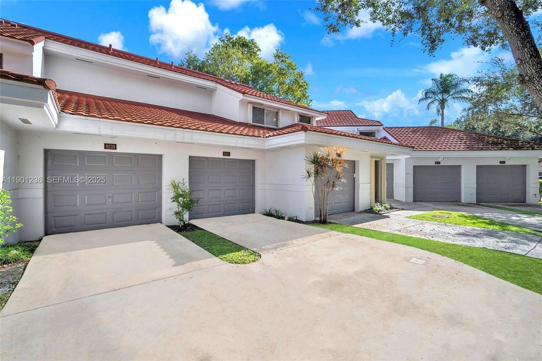 For Sale: $385,000 (2 beds, 2 baths, 1271 Square Feet)