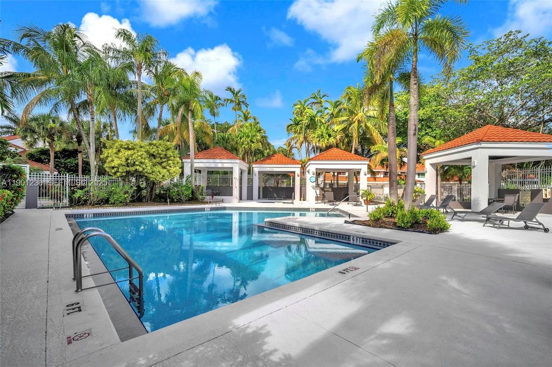 For Sale: $385,000 (2 beds, 2 baths, 1271 Square Feet)