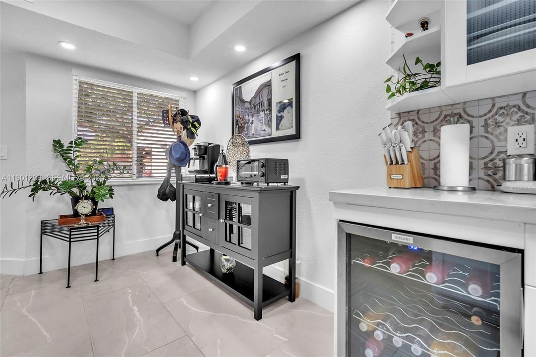 For Sale: $385,000 (2 beds, 2 baths, 1271 Square Feet)