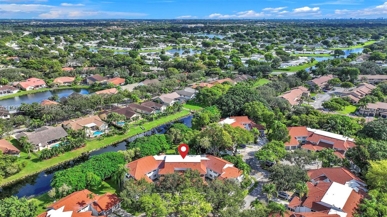 For Sale: $385,000 (2 beds, 2 baths, 1271 Square Feet)