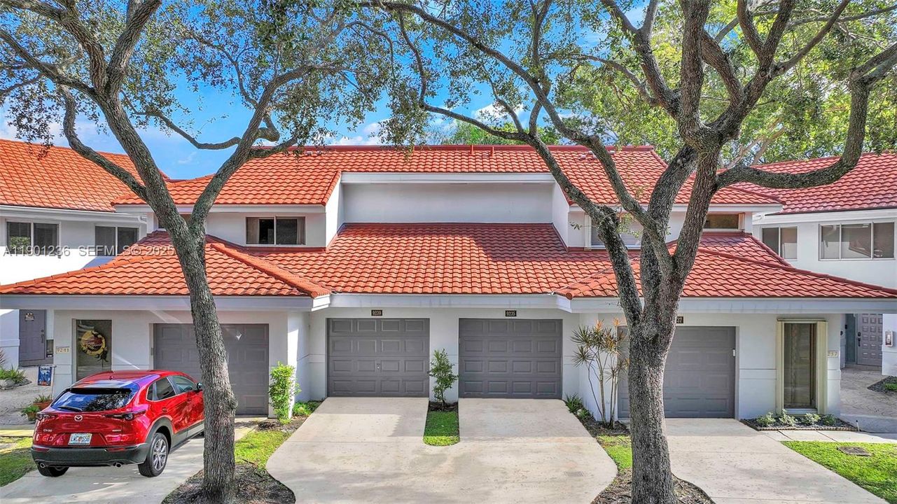 For Sale: $385,000 (2 beds, 2 baths, 1271 Square Feet)