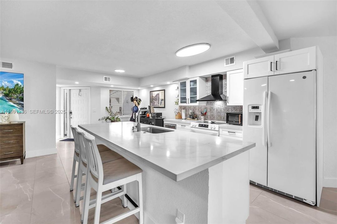 For Sale: $385,000 (2 beds, 2 baths, 1271 Square Feet)