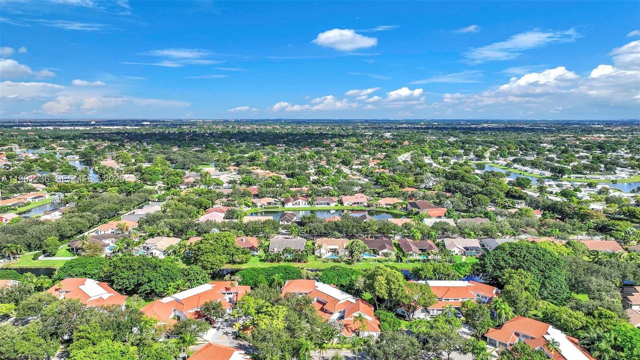 For Sale: $385,000 (2 beds, 2 baths, 1271 Square Feet)