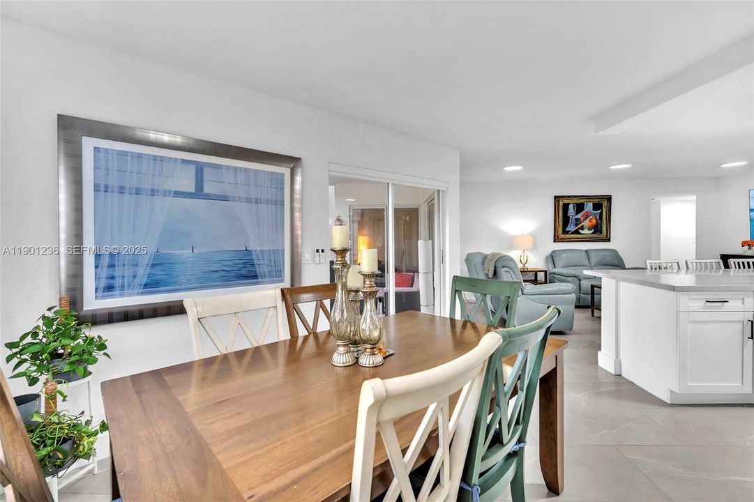 For Sale: $385,000 (2 beds, 2 baths, 1271 Square Feet)