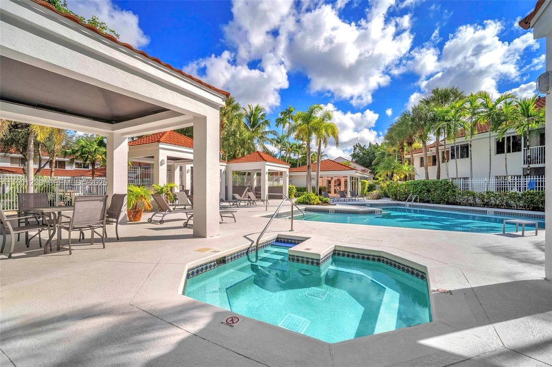 For Sale: $385,000 (2 beds, 2 baths, 1271 Square Feet)