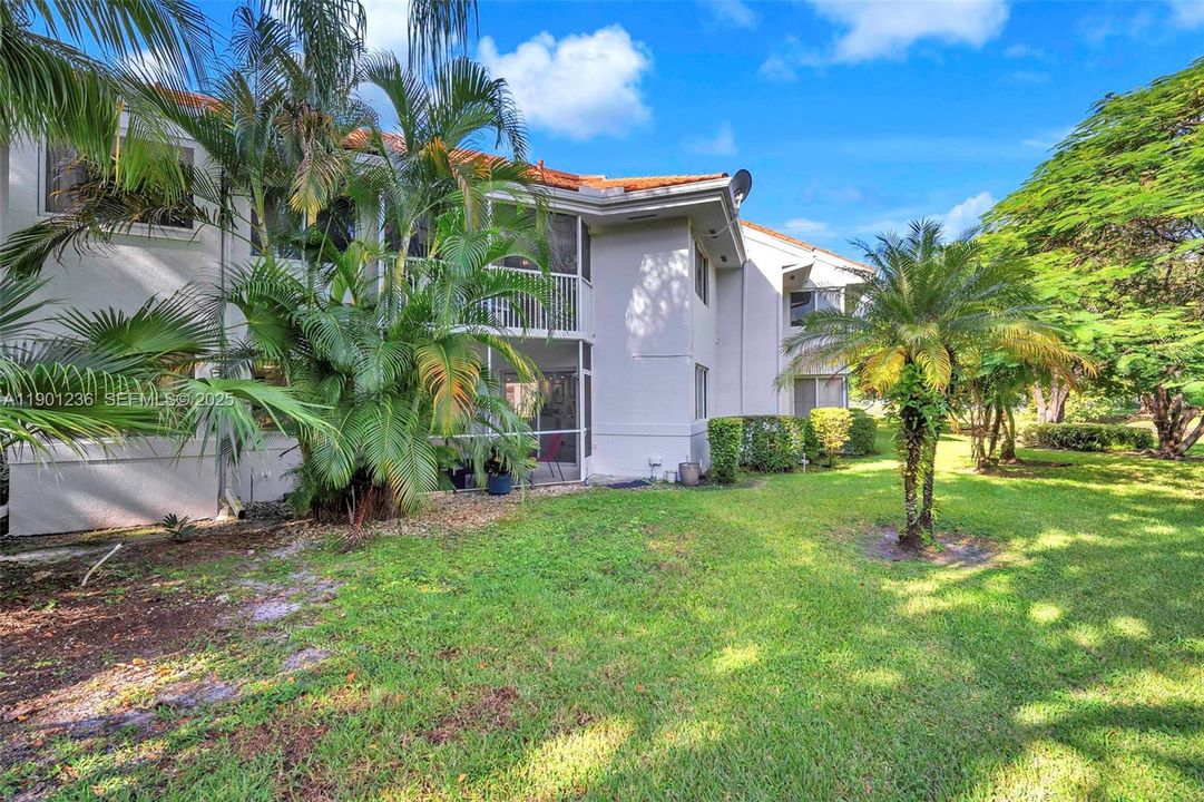 For Sale: $385,000 (2 beds, 2 baths, 1271 Square Feet)