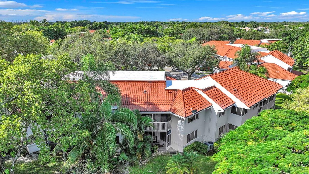 For Sale: $385,000 (2 beds, 2 baths, 1271 Square Feet)