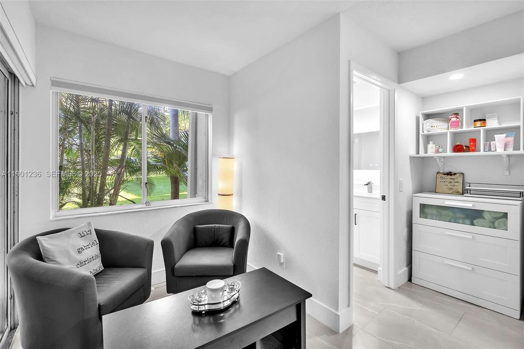 For Sale: $385,000 (2 beds, 2 baths, 1271 Square Feet)