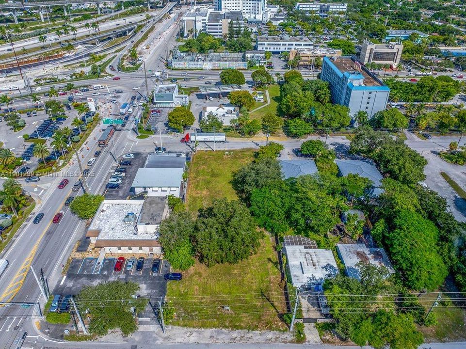 На продажу: $945,000 (0.62 acres)