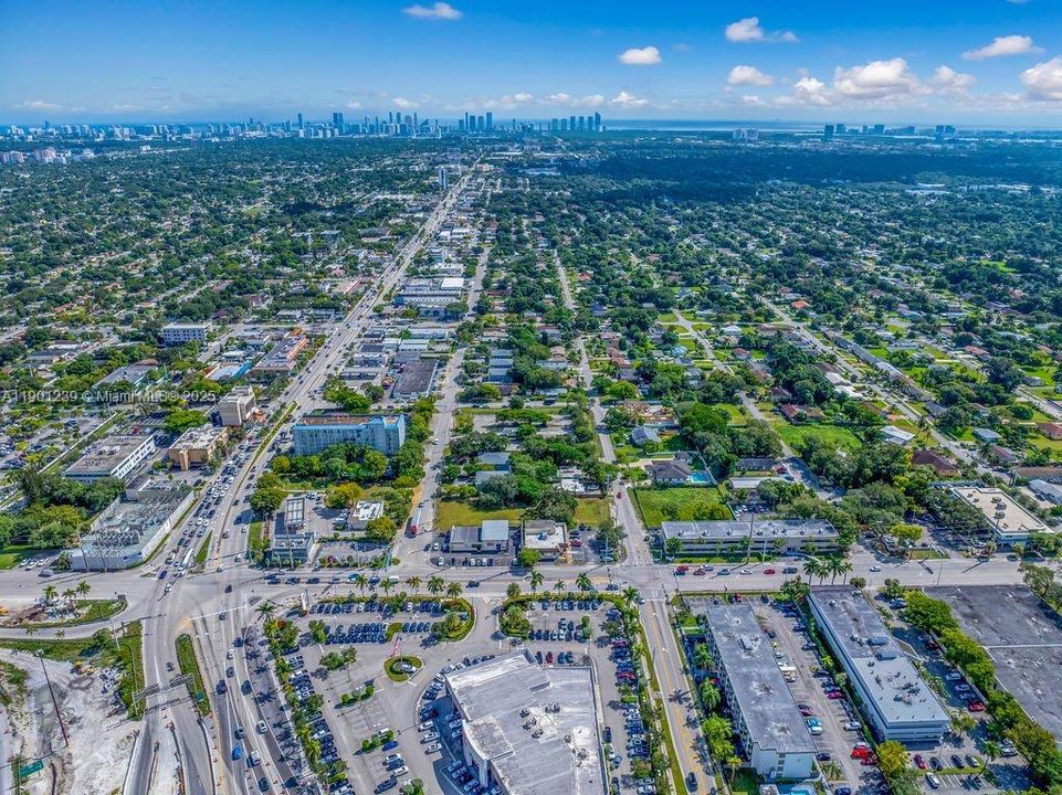 На продажу: $945,000 (0.62 acres)