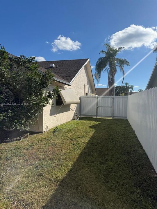 For Rent: $3,600 (3 beds, 2 baths, 1638 Square Feet)