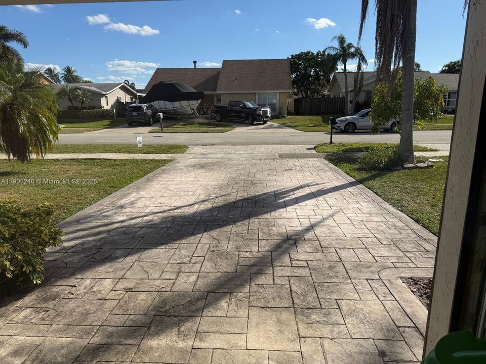 For Rent: $3,600 (3 beds, 2 baths, 1638 Square Feet)