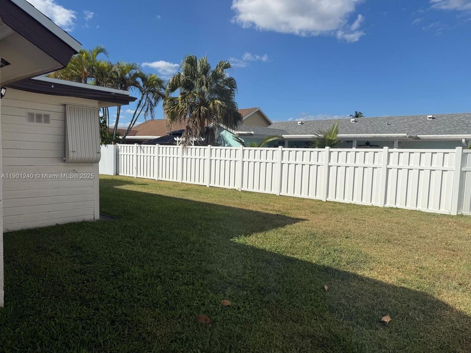 For Rent: $3,600 (3 beds, 2 baths, 1638 Square Feet)