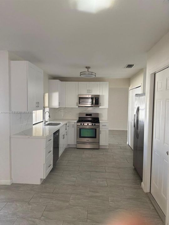 For Rent: $3,600 (3 beds, 2 baths, 1638 Square Feet)