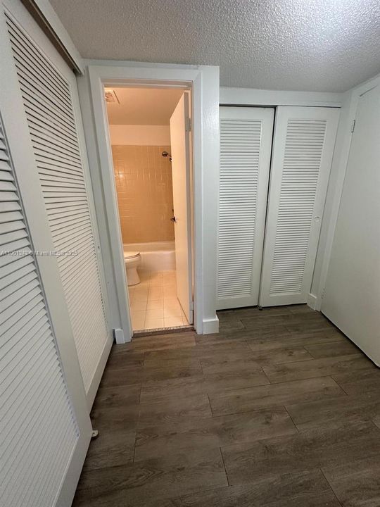 For Rent: $1,800 (1 beds, 1 baths, 883 Square Feet)