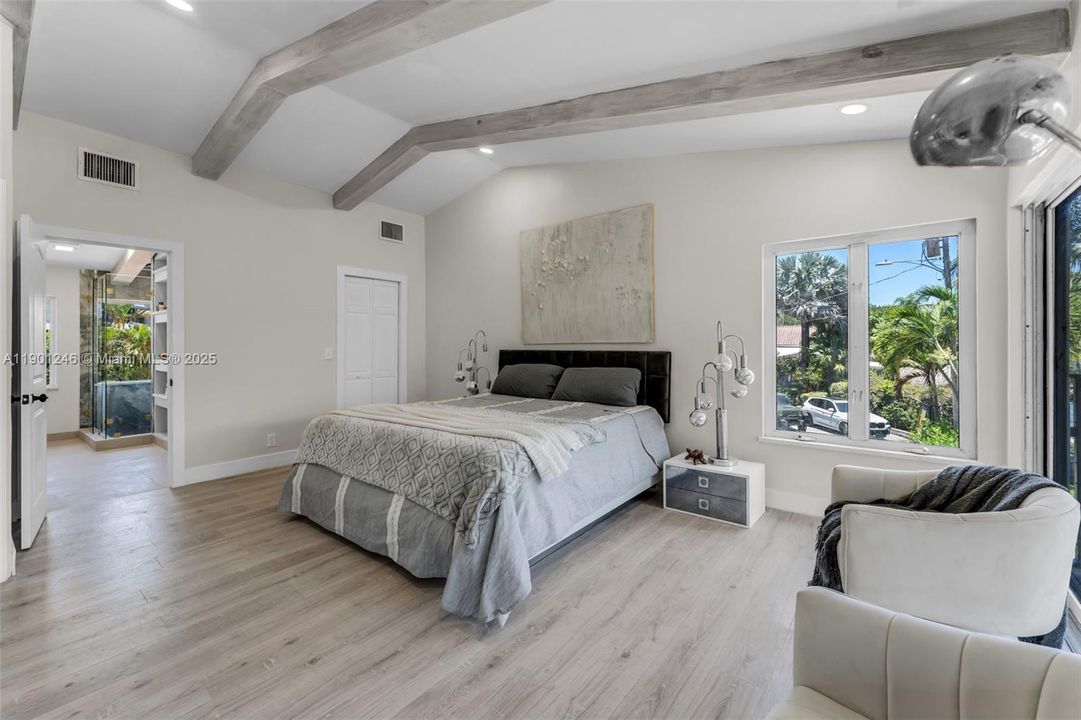 Recently Rented: $6,500 (3 beds, 2 baths, 2000 Square Feet)