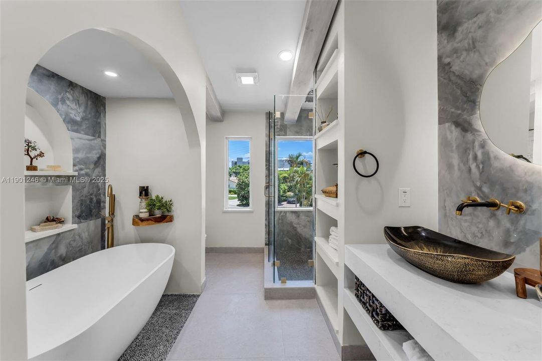 Recently Rented: $6,500 (3 beds, 2 baths, 2000 Square Feet)