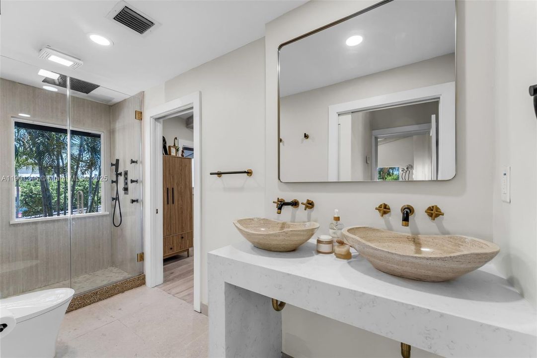 Recently Rented: $6,500 (3 beds, 2 baths, 2000 Square Feet)