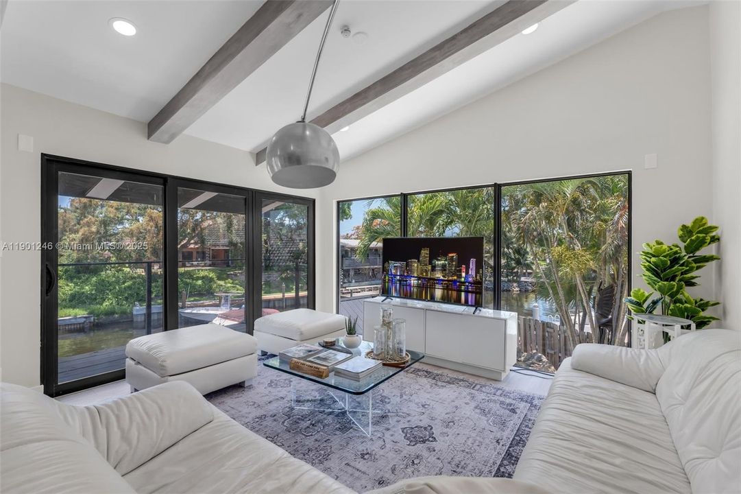 Recently Rented: $6,500 (3 beds, 2 baths, 2000 Square Feet)