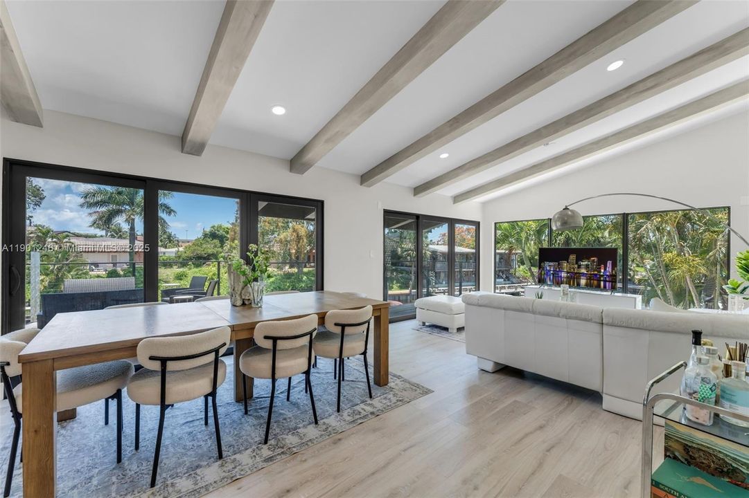 Recently Rented: $6,500 (3 beds, 2 baths, 2000 Square Feet)