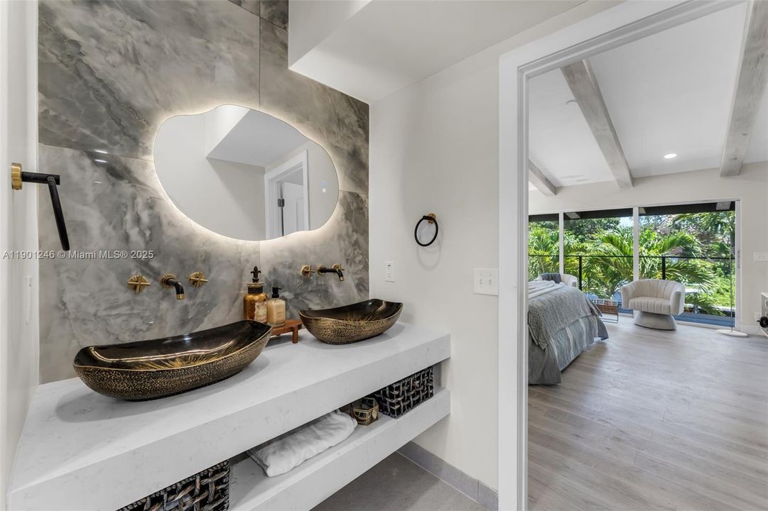 Recently Rented: $6,500 (3 beds, 2 baths, 2000 Square Feet)