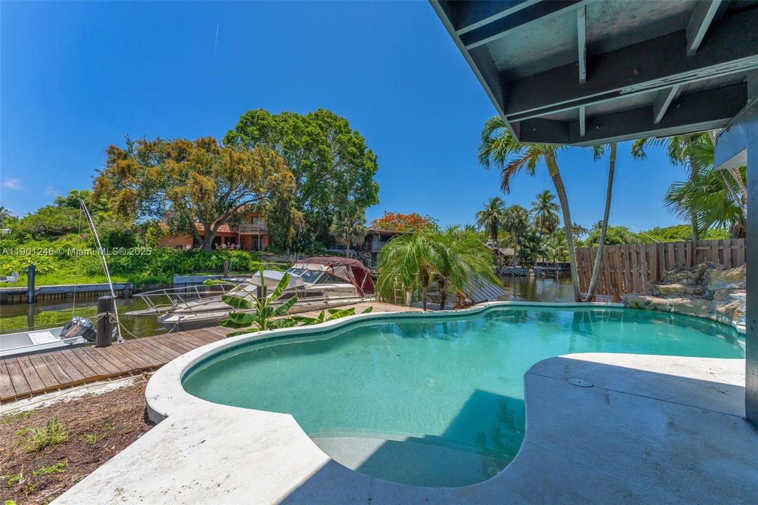 Recently Rented: $6,500 (3 beds, 2 baths, 2000 Square Feet)