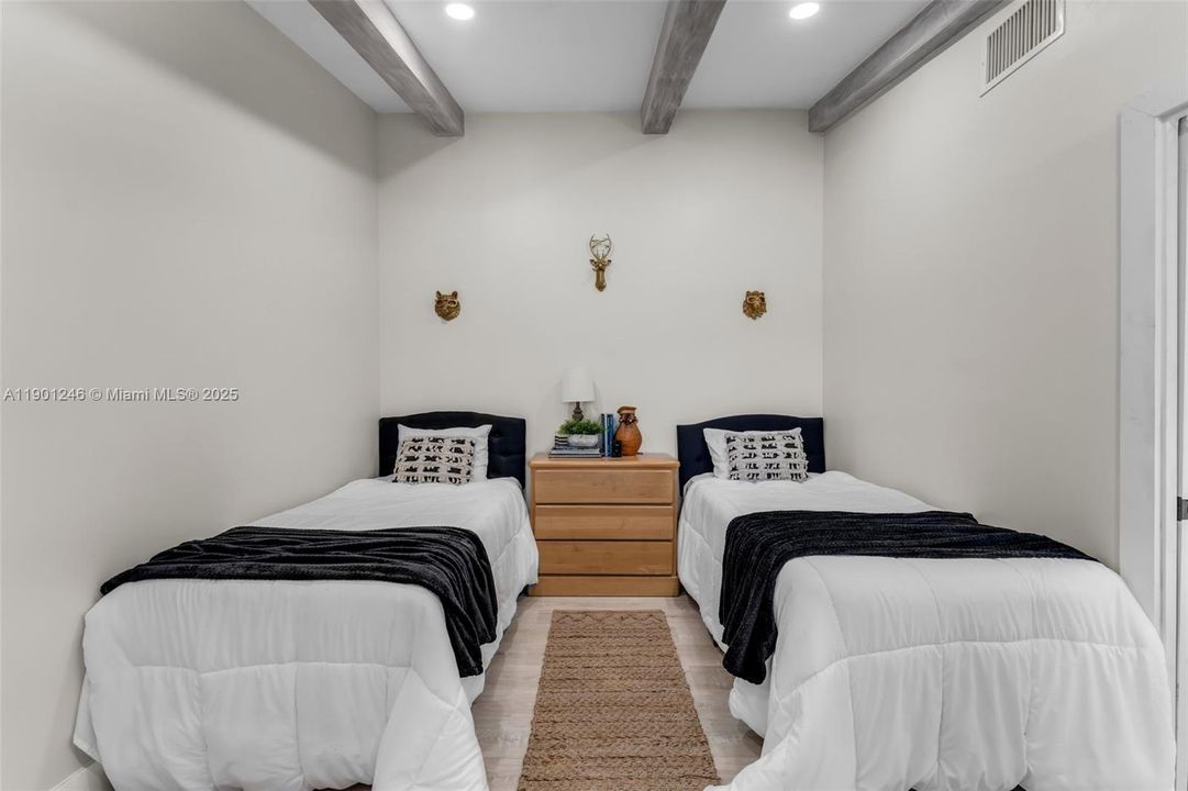 Recently Rented: $6,500 (3 beds, 2 baths, 2000 Square Feet)