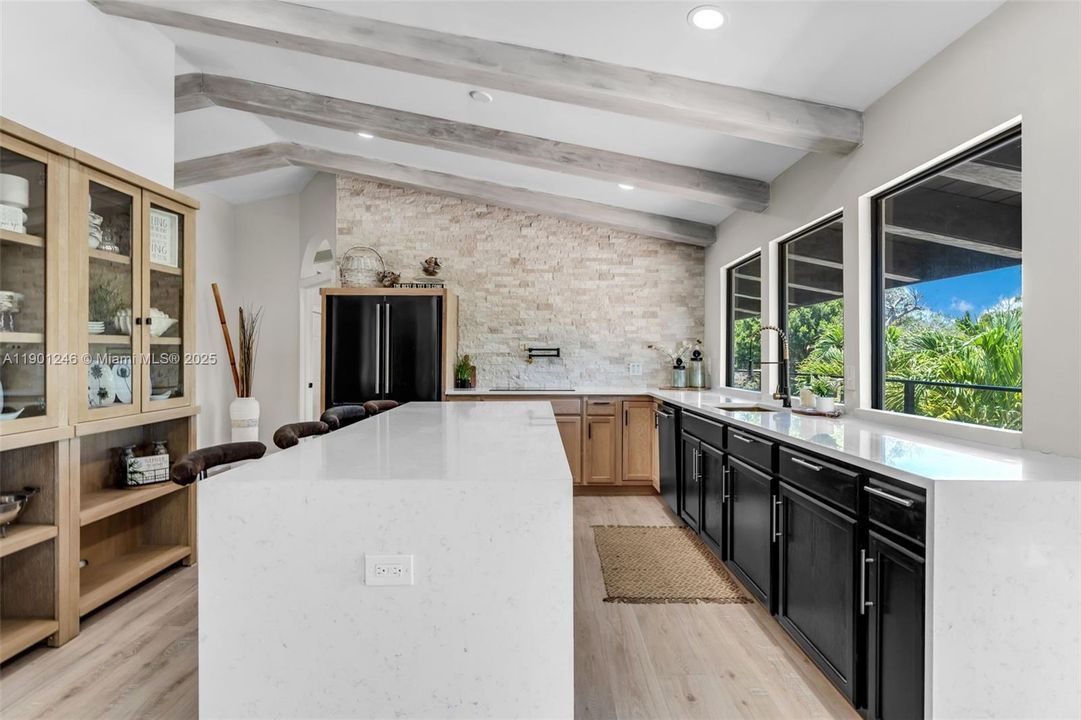 Recently Rented: $6,500 (3 beds, 2 baths, 2000 Square Feet)