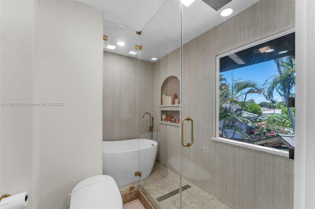 Recently Rented: $6,500 (3 beds, 2 baths, 2000 Square Feet)