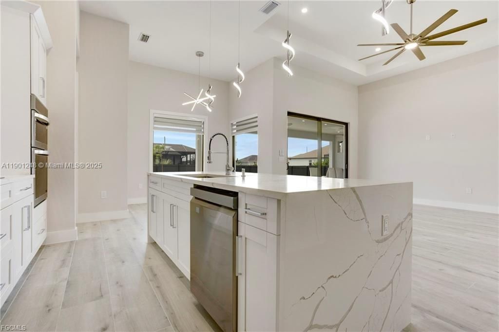 For Sale: $520,000 (3 beds, 2 baths, 1824 Square Feet)