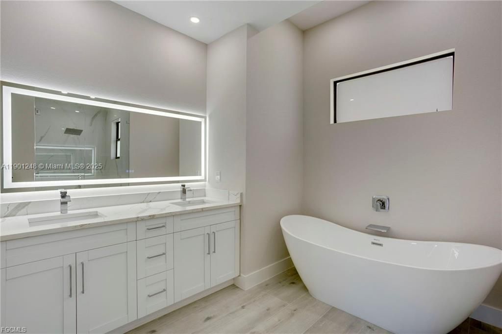 For Sale: $520,000 (3 beds, 2 baths, 1824 Square Feet)