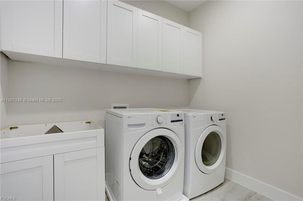 For Sale: $520,000 (3 beds, 2 baths, 1824 Square Feet)