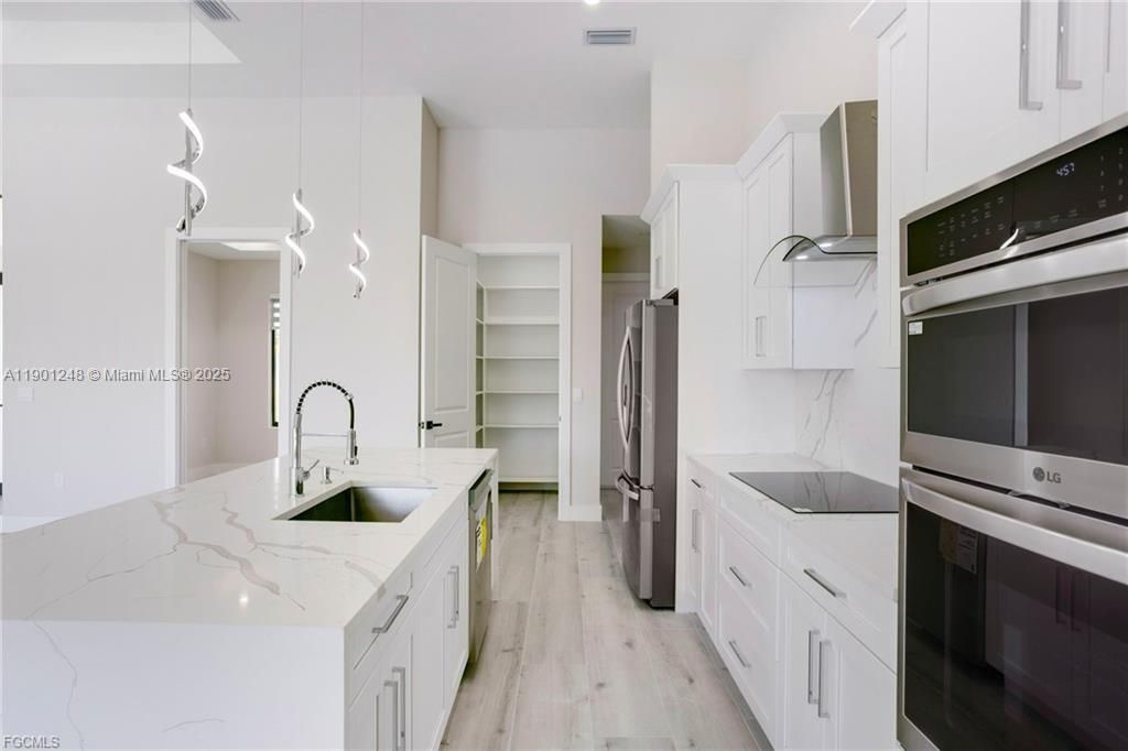 For Sale: $520,000 (3 beds, 2 baths, 1824 Square Feet)