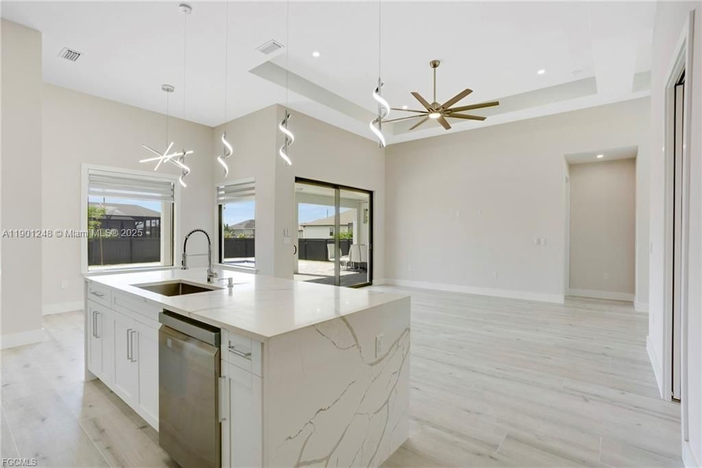 For Sale: $520,000 (3 beds, 2 baths, 1824 Square Feet)