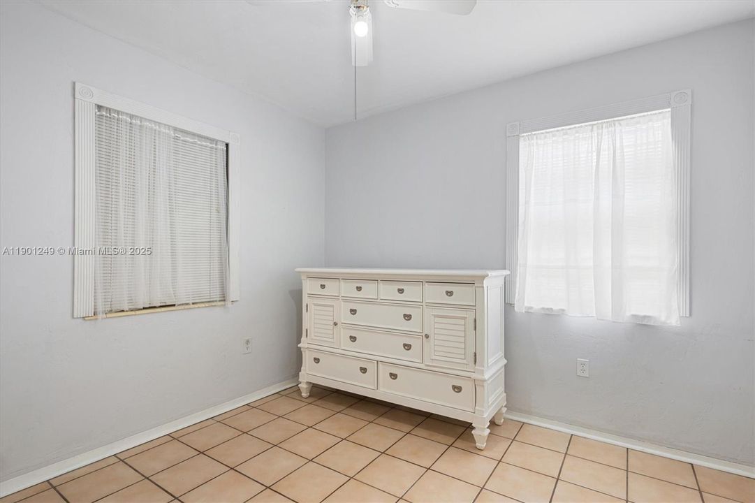 Recently Sold: $528,000 (2 beds, 1 baths, 1156 Square Feet)