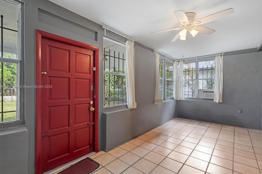 Recently Sold: $528,000 (2 beds, 1 baths, 1156 Square Feet)