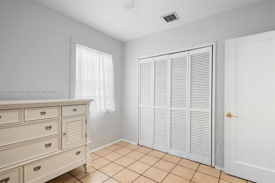 Recently Sold: $528,000 (2 beds, 1 baths, 1156 Square Feet)