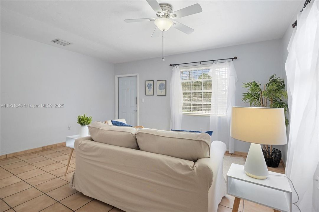 Recently Sold: $528,000 (2 beds, 1 baths, 1156 Square Feet)