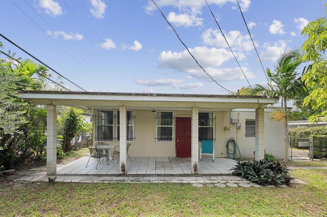 Recently Sold: $528,000 (2 beds, 1 baths, 1156 Square Feet)