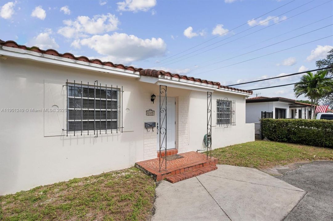 Recently Sold: $528,000 (2 beds, 1 baths, 1156 Square Feet)