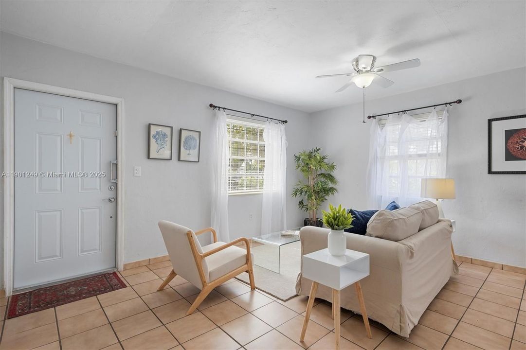 Recently Sold: $528,000 (2 beds, 1 baths, 1156 Square Feet)