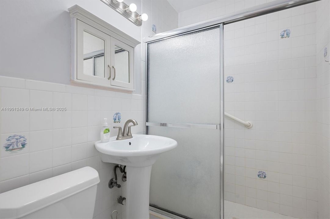 Recently Sold: $528,000 (2 beds, 1 baths, 1156 Square Feet)