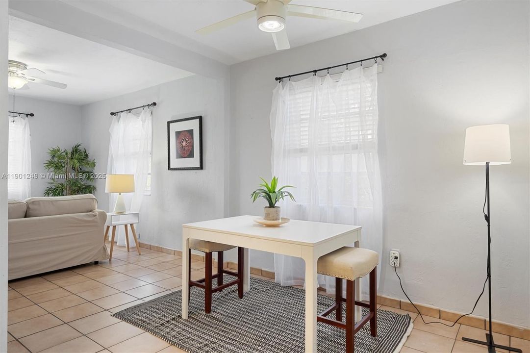 Recently Sold: $528,000 (2 beds, 1 baths, 1156 Square Feet)