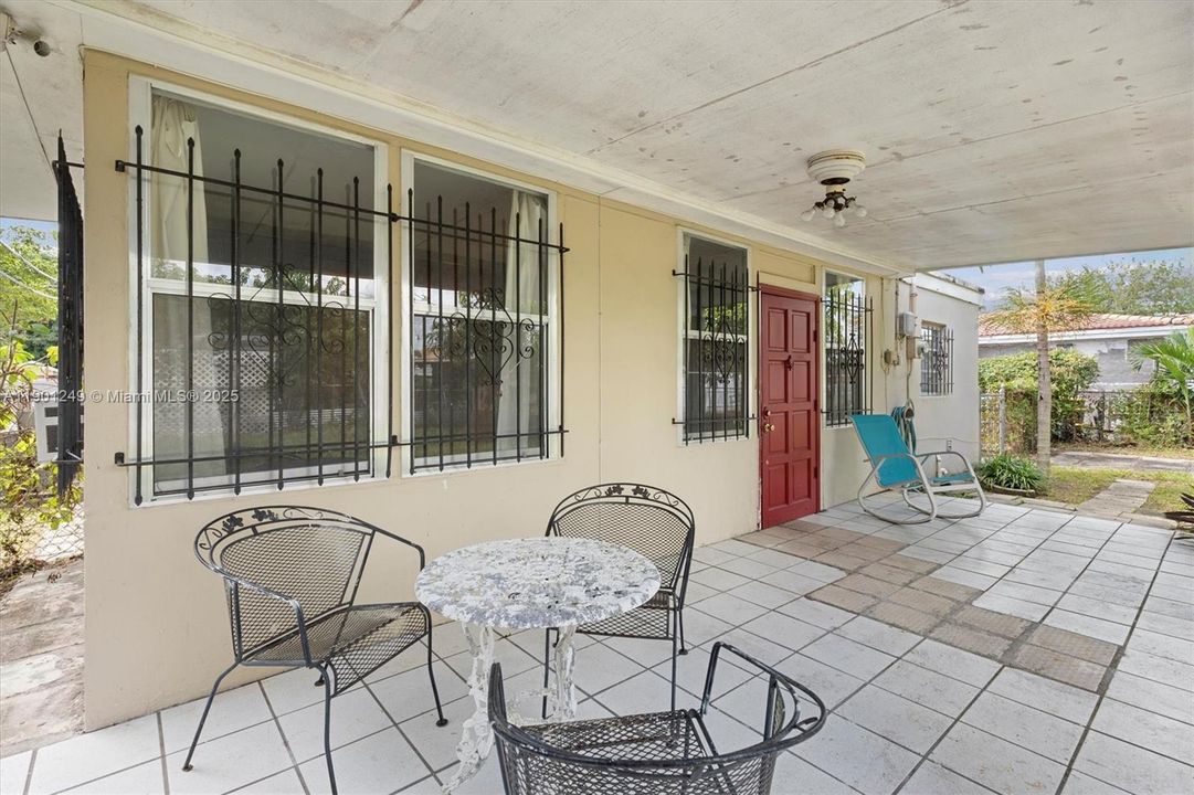 Recently Sold: $528,000 (2 beds, 1 baths, 1156 Square Feet)