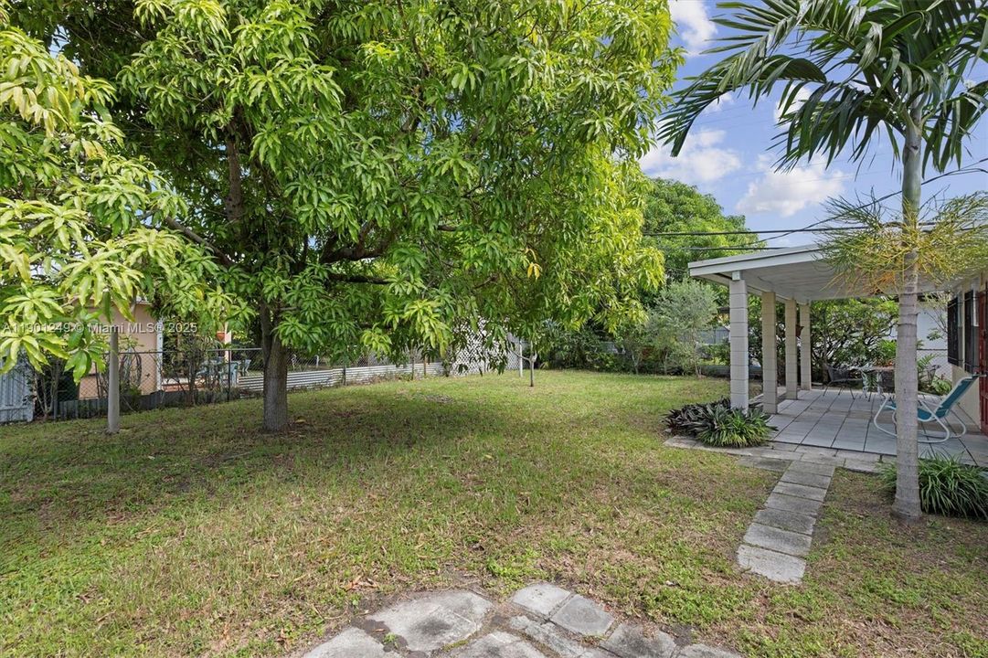 Recently Sold: $528,000 (2 beds, 1 baths, 1156 Square Feet)