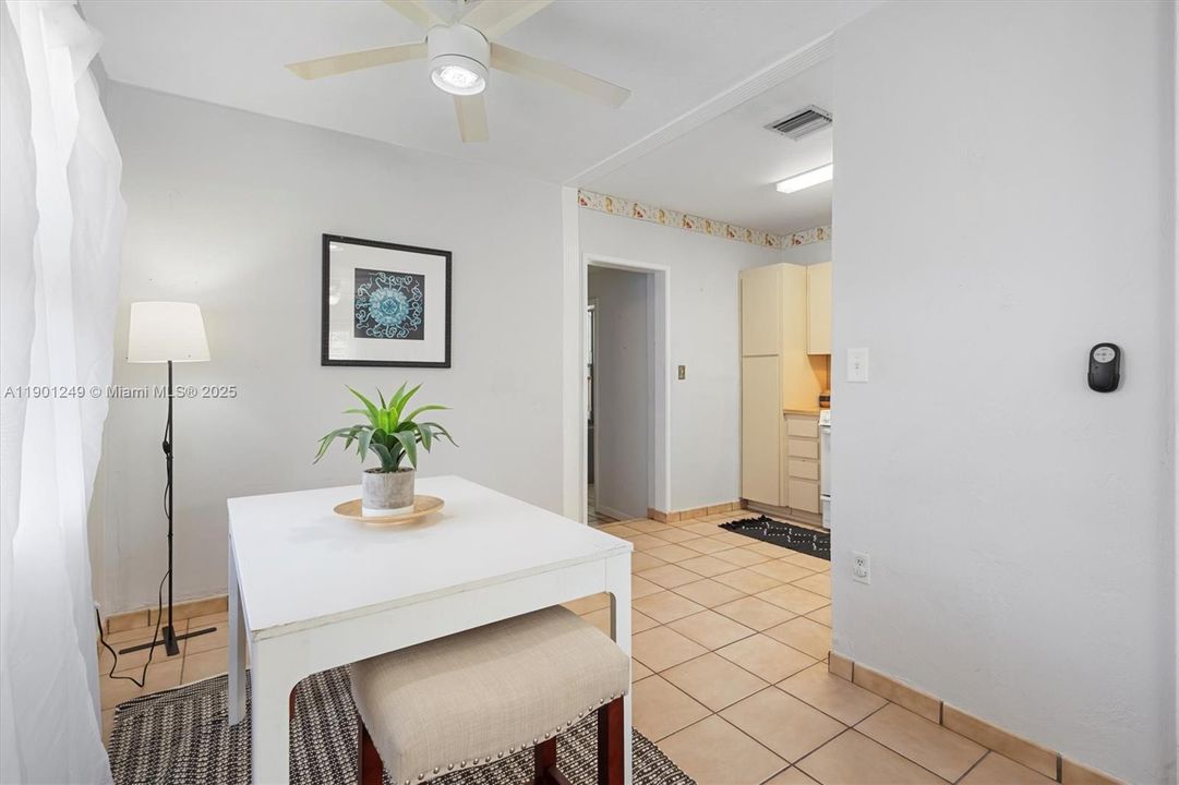 Recently Sold: $528,000 (2 beds, 1 baths, 1156 Square Feet)