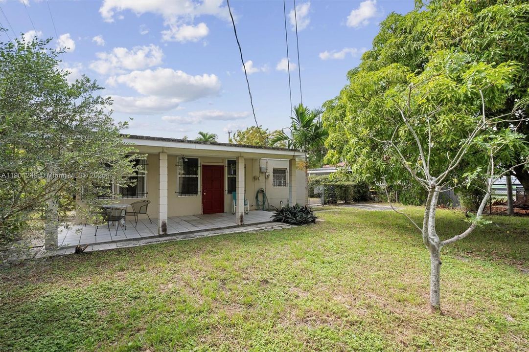 Recently Sold: $528,000 (2 beds, 1 baths, 1156 Square Feet)