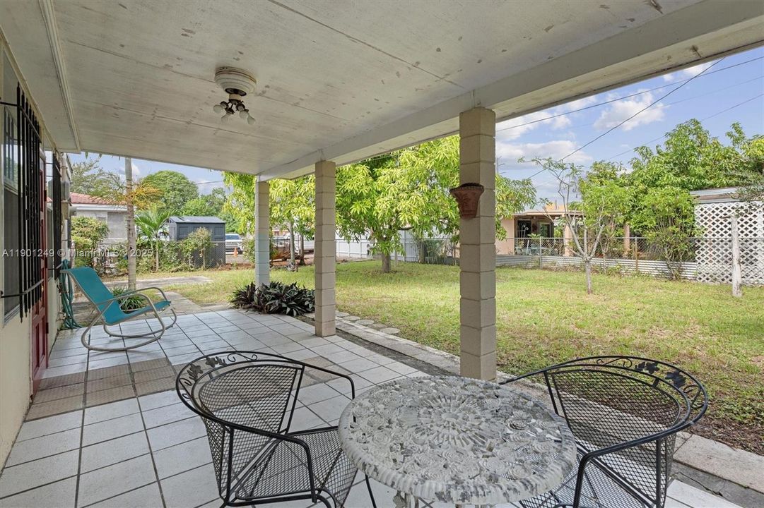 Recently Sold: $528,000 (2 beds, 1 baths, 1156 Square Feet)