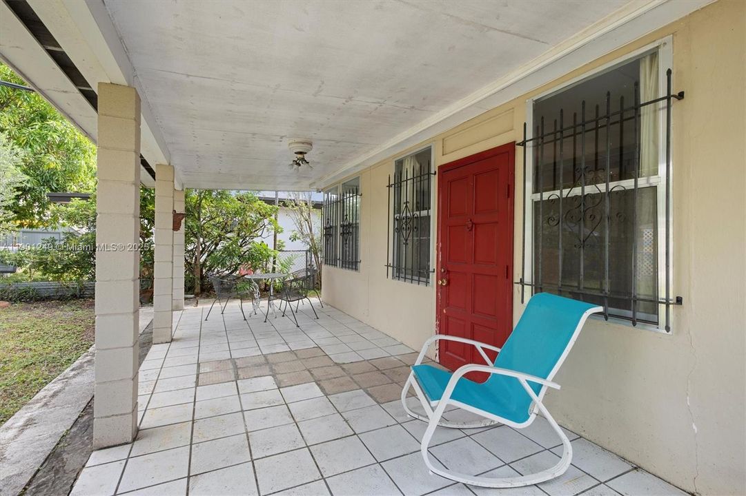 Recently Sold: $528,000 (2 beds, 1 baths, 1156 Square Feet)