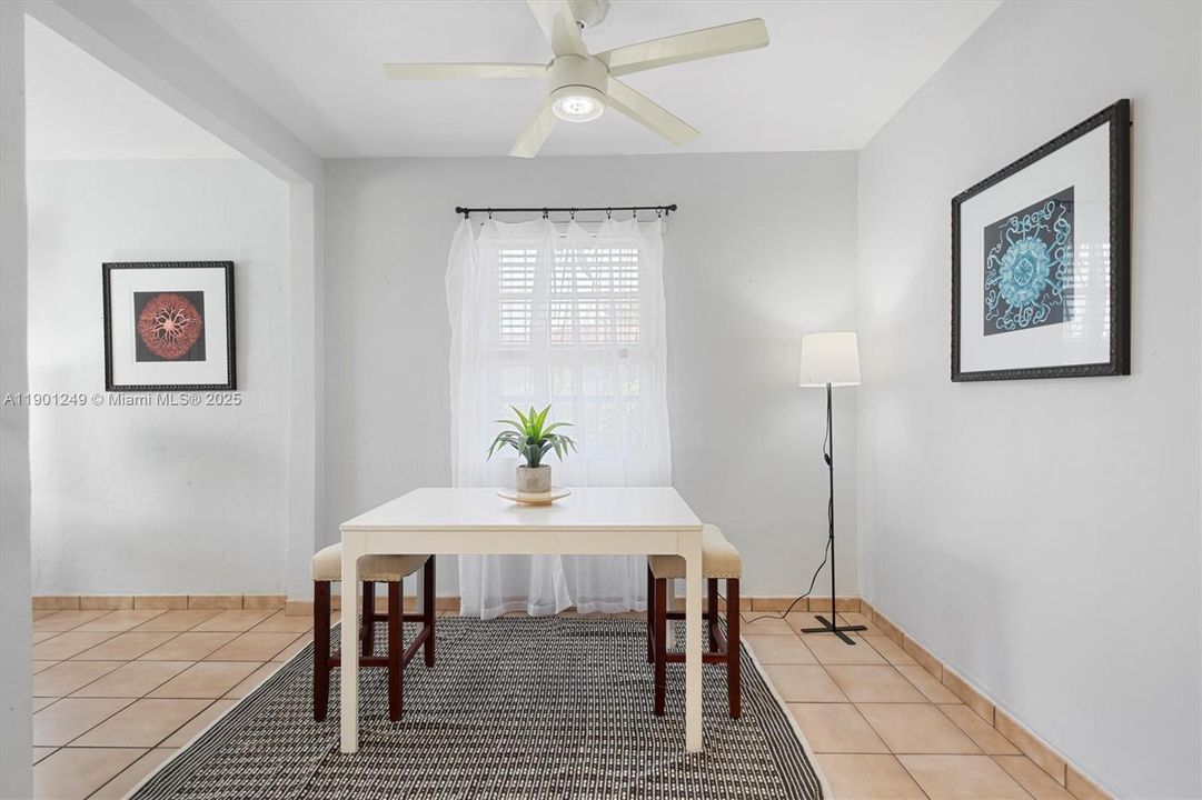 Recently Sold: $528,000 (2 beds, 1 baths, 1156 Square Feet)